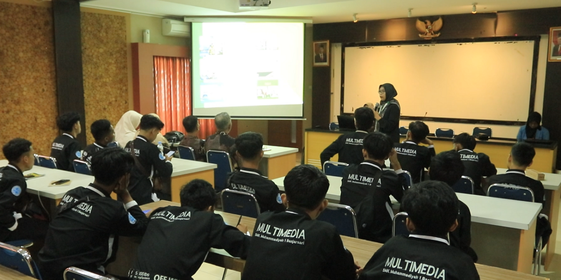 KUNJUNGAN SMK MUHAMMADIYAH BANJARSARI; SISWA DIAJAK KENALI PRODUKSI DAN SIARAN TELEVISI DI TVMU YOGYAKARTA
