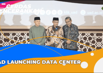 CERDAS MENCERAHKAN | KETUA UMUM PP MUHAMMADIYAH HAEDAR NASHIR RESMIKAN DATA CENTER UAD