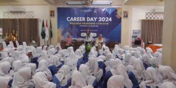 Career Day, Market Day, dan Science show sebagai ajang aktualisasi dan implementasi pengembangan diri siswa Muallimaat