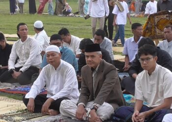 Ganjar Pranowo salat Idulfitri di Wedomartani Sleman bersama warga Muhammadiyah