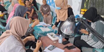 BUKA LAYANAN FISOTERAPI GRATIS, RS UAD BERKOLABORASI BERSAMA PKK POKOH BARU BERI EDUKASI KESEHATAN MEMELIHARA FUNGSI SENDI PADA TUBUH