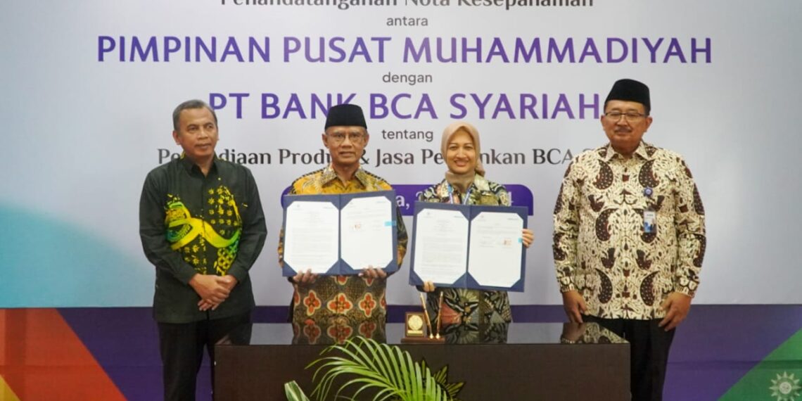 PENGUATAN SINERGI ANTAR LEMBAGA: PP Muhammadiyah dan BCA Syariah Tanda Tangan Nota Kesepahaman Layanan Perbankan Syariah
