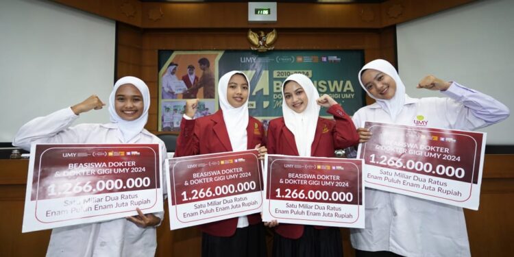 UMY Berikan Beasiswa 6,3 Miliar Untuk 5 Mahasiswa Baru Dokter dan Dokter Gigi