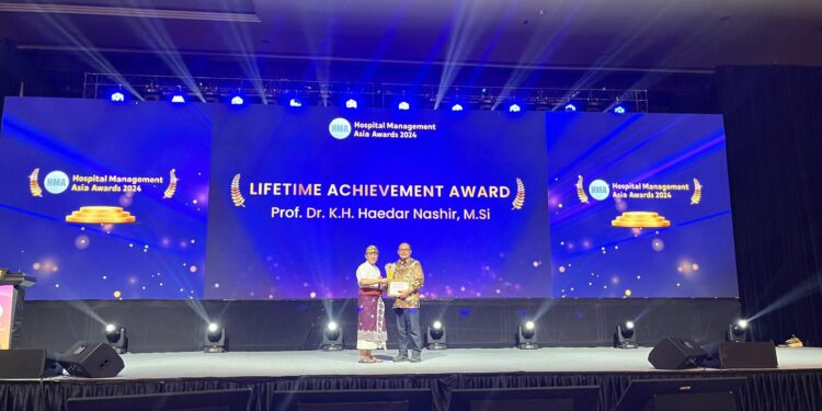 Haedar Nashir Raih Penghargaan dari Hospital Management Asia Awards 2024