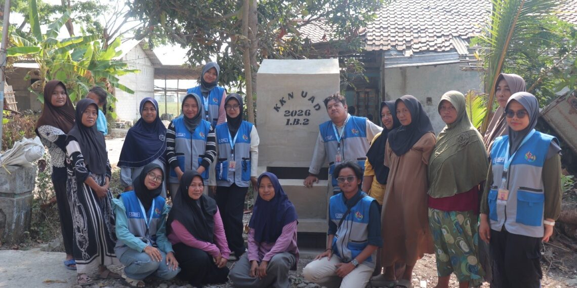 Rocket Stove Jadi Inovasi Mahasiswa KKN UAD dalam Pengelolaan Sampah Rumah Tangga di Karangduwur